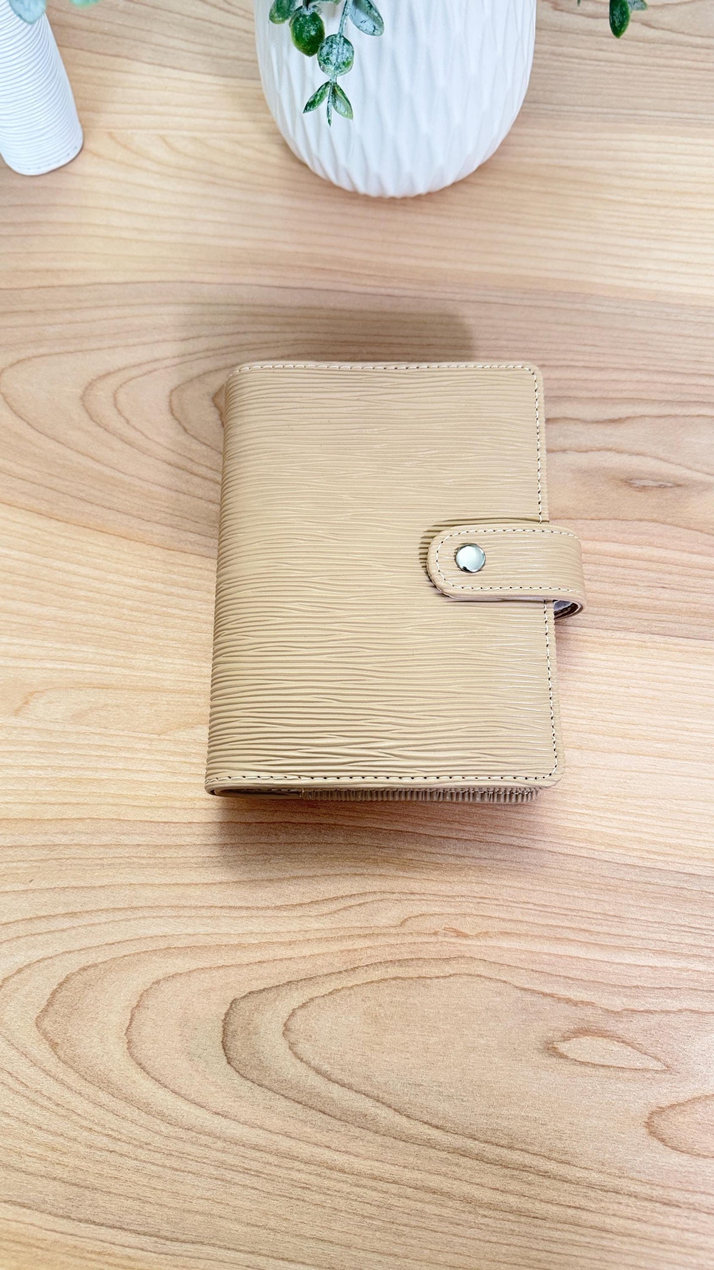 Saffiano A7 Budget Binder Wallet: Buckle Closure, Cash Envelope Organizer