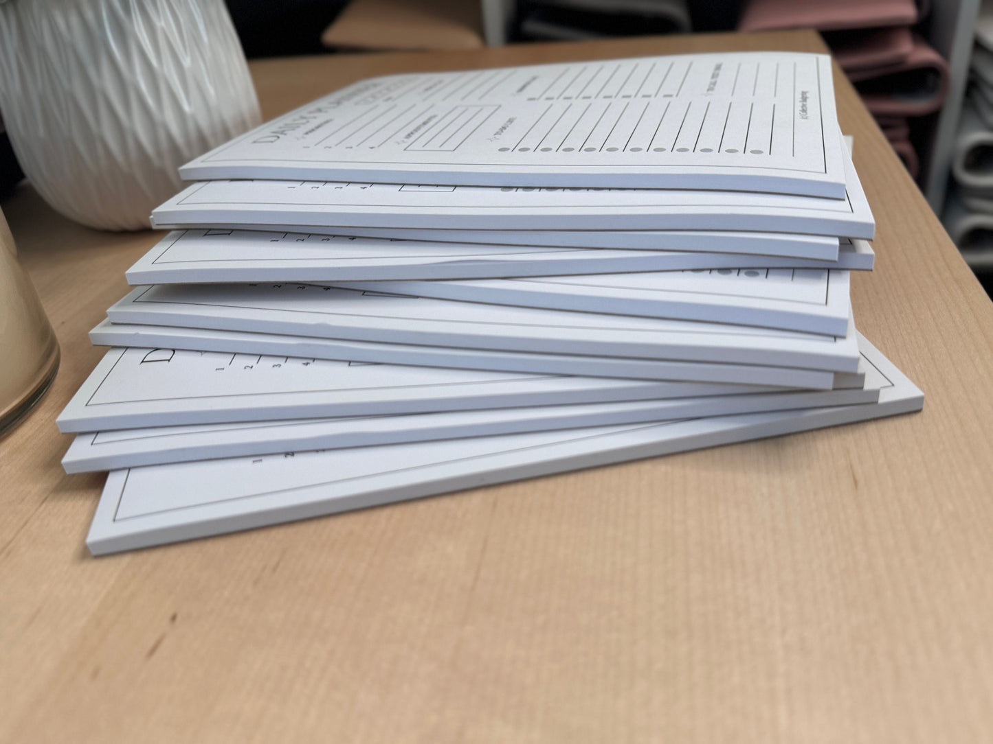 Daily Planner Notepad: Budgeting & Habit Tracker